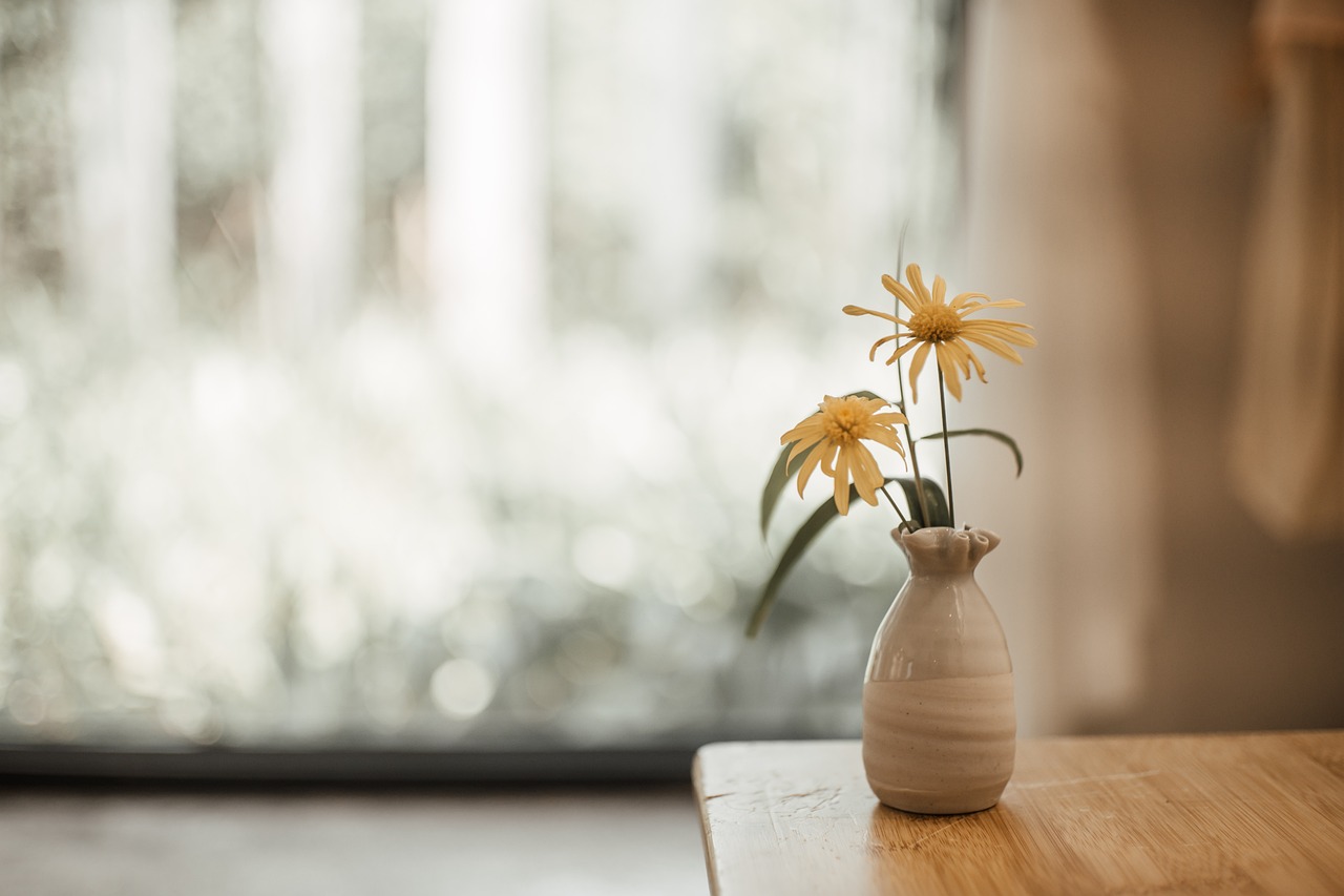 How to Upcycle Plastic Spoons into Decorative Flower Vases